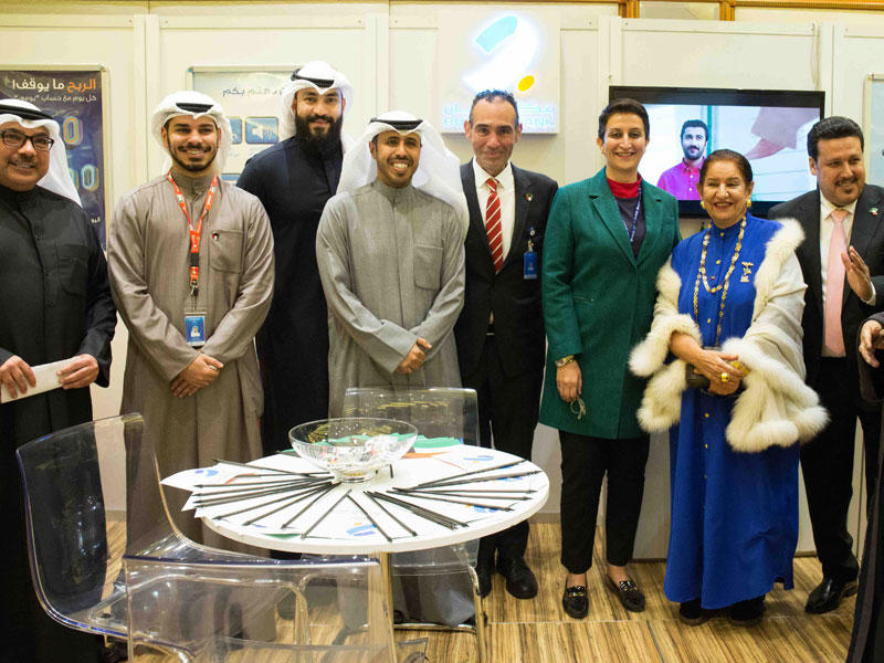 مشاركون في المعرض