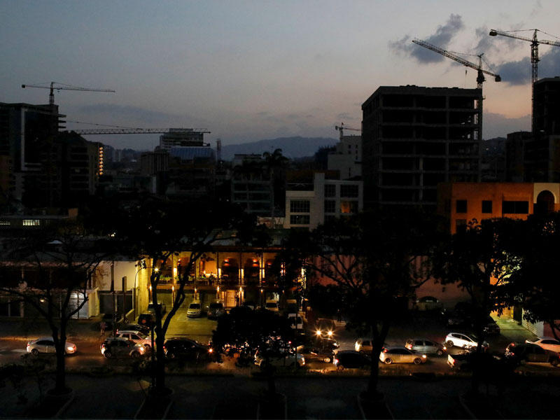 منظر عام للمدينة خلال انقطاع التيار الكهربائي في كاراكاس ، فنزويلا