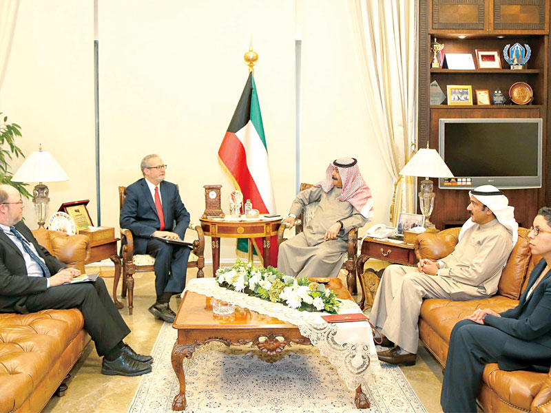 الجارالله خلال اجتماعه مع السفير الأميركي 