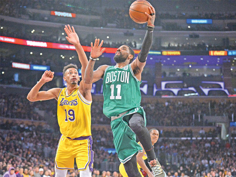 جانب من مباراة بوسطن وليكرز