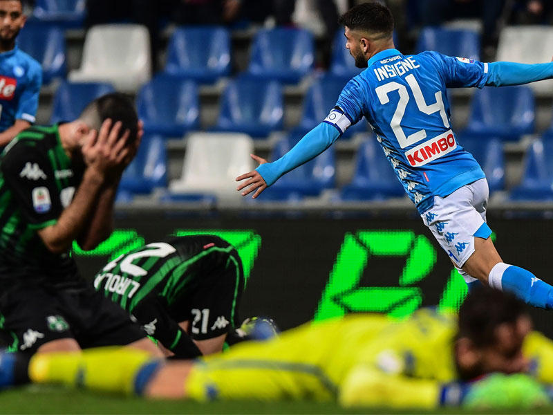 إينسينيي يحتفل بهدفه