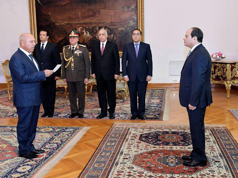 الوزير يحلف اليمين القانونية أمام السيسي بقصر الاتحادية شرق القاهرة أمس (رئاسة الجمهورية)