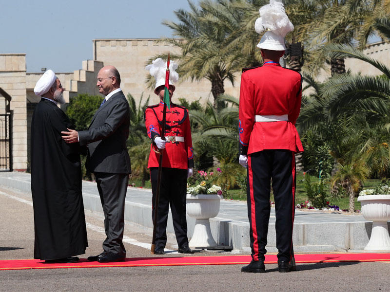 صالح مستقبلاً روحاني أمام قصر السلام في بغداد أمس n