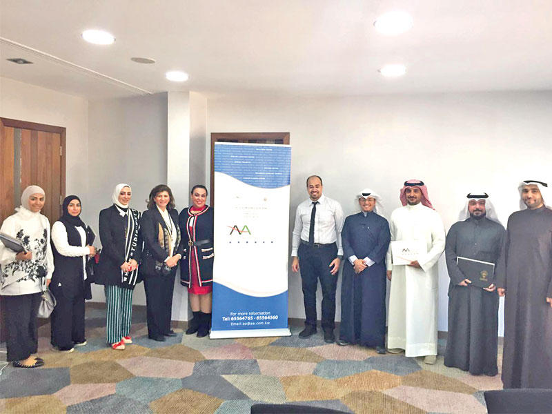 صورة جماعية لموظفي «الخدمة المدنية»n