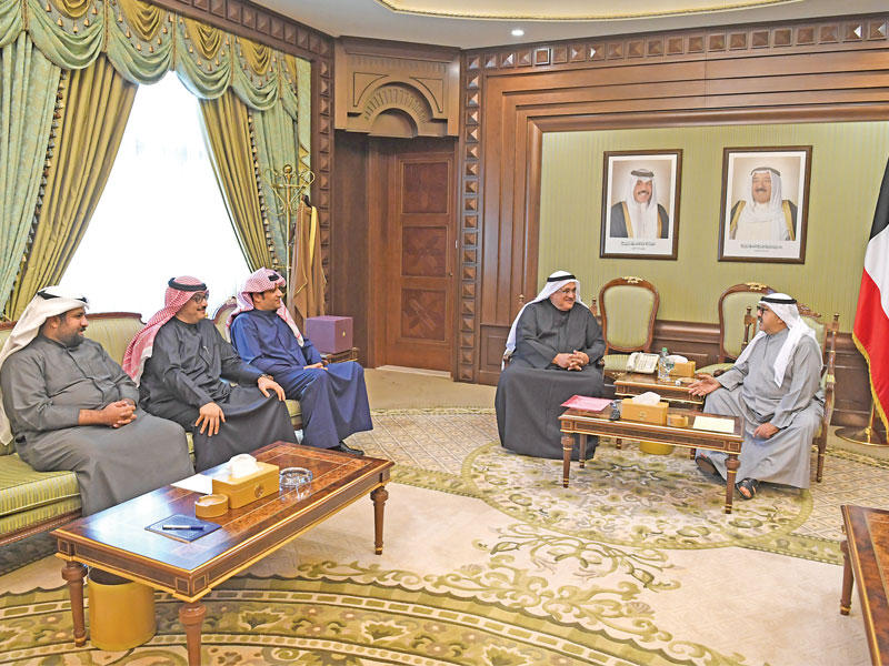 النائب الأول مستقبلاً أحمد الديين أمس