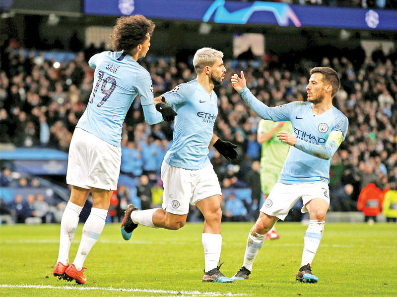 فرحة لاعبي السيتي بهدف أغويرو الأول