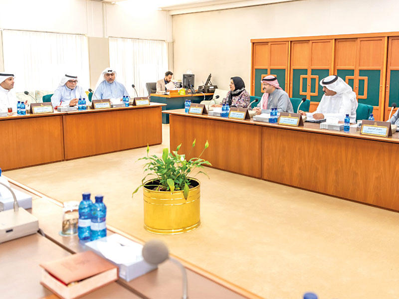 جانب من اجتماع «الأولويات» أمس