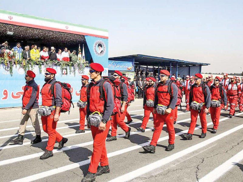 عناصر من قوات إيرانية خاصة بالمنافذ الحدودية خلال استعراض بطهران أمسt(إرنا)