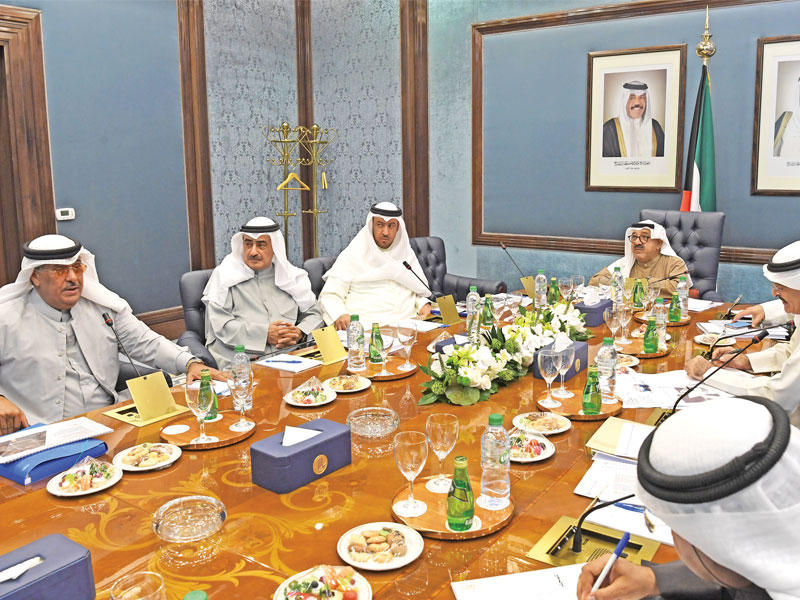 النائب الأول مترئساً اجتماع اللجنة الوزارية لإعداد برنامج عمل الحكومة 