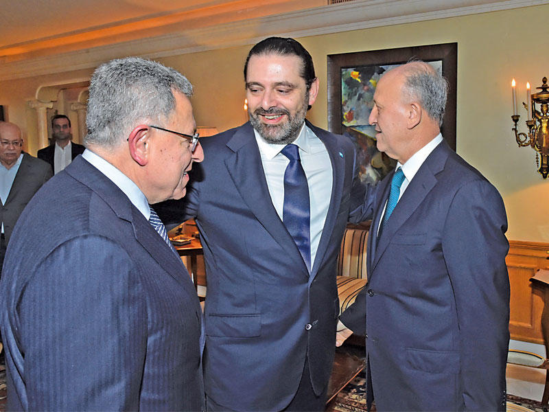 الحريري متوسطاً السنيورة وريفي أمس الأول  (دالاتي ونهرا)