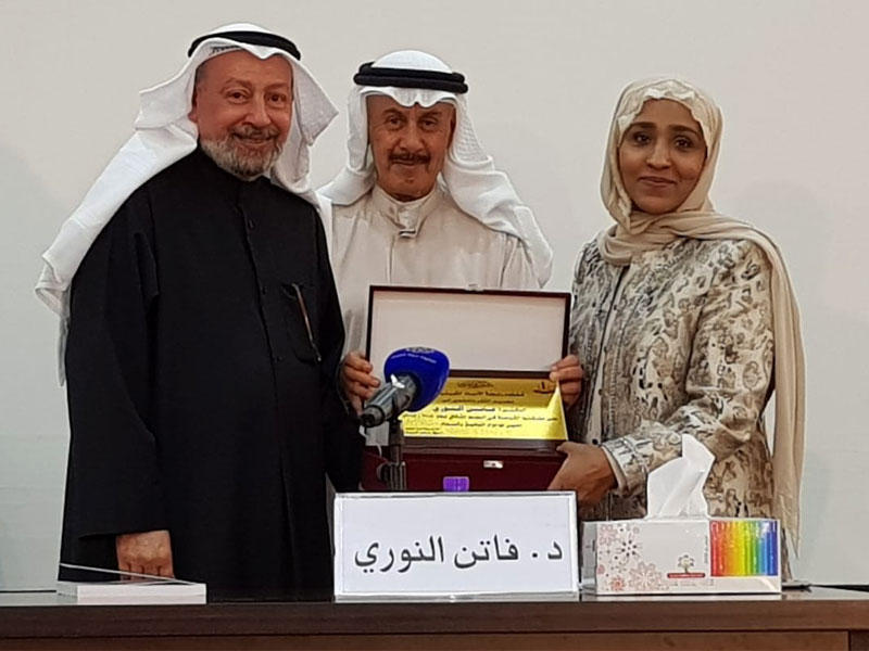 تكريم العتيبي والنوري عن مشاركتهما في الندوة