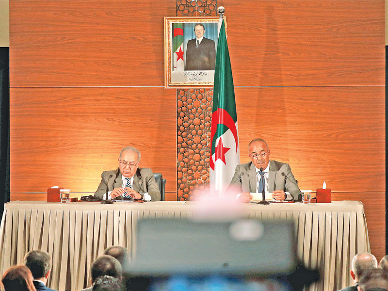 بدوي ولعمامرة خلال مؤتمر صحافي بالعاصمة الجزائرية أمسt(أي بي أيه)