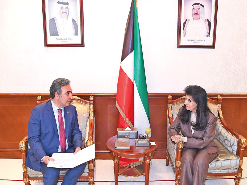 الخالد مستقبلة سفير أذربيجان أمس