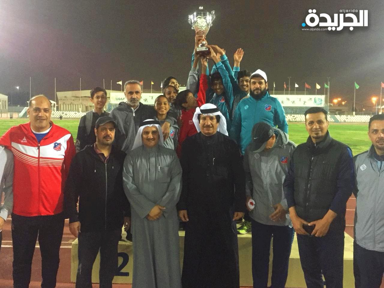 تتويج اللاعبين الفائزين في ختام البطولة