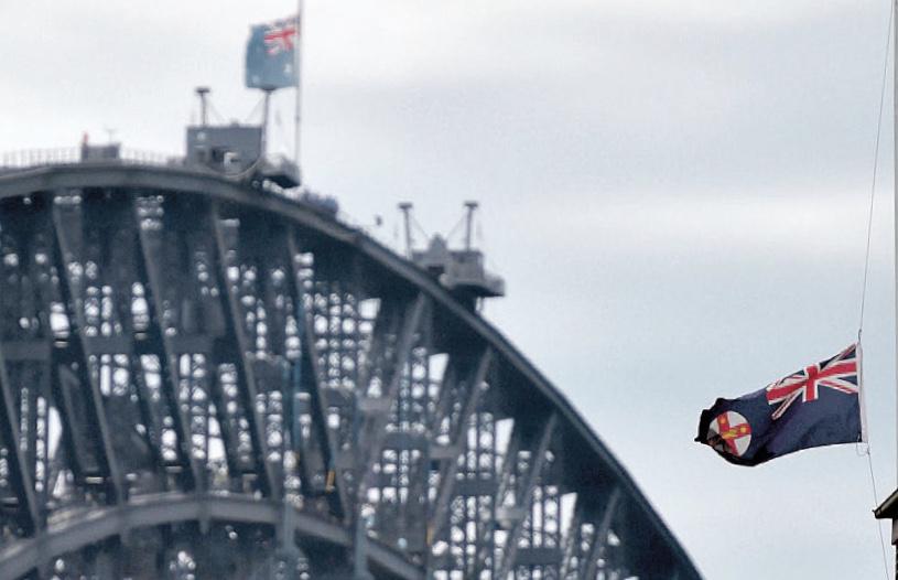 استراليا تنكس اعلامها