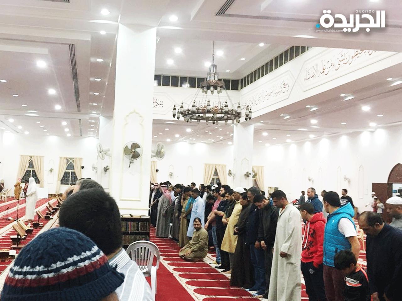 صورة تداولتها مواقع التواصل للصلاة في أحد المساجدn