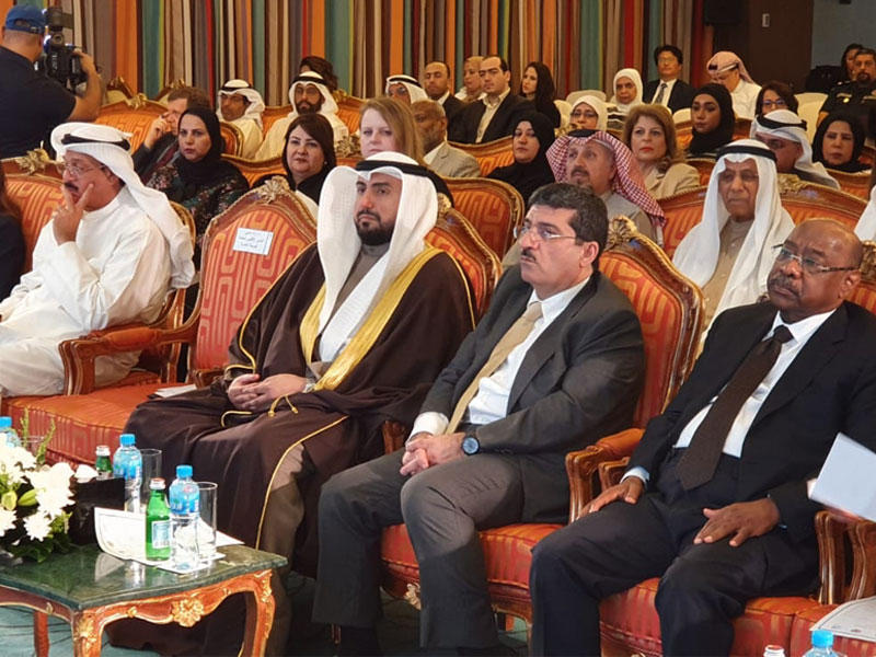 الصباح ورضا والخشتي خلال تسليم شهادة اليرموك أول مدينة صحية في البلاد