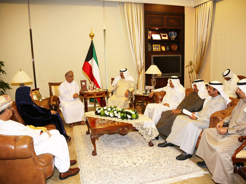 الجارالله خلال لقائه الوفد العماني
