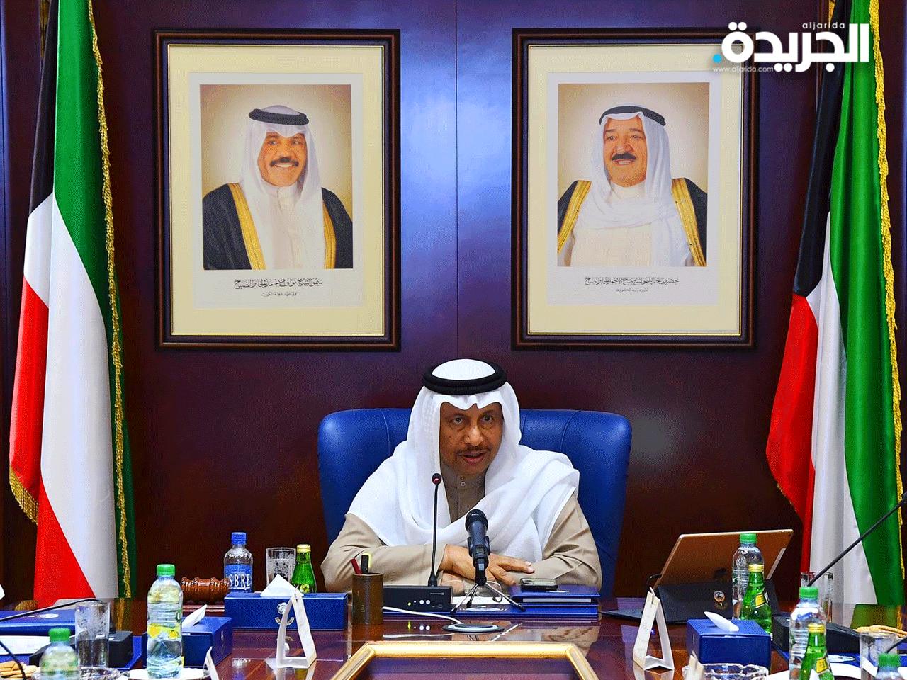 المبارك مترئسا الاجتماع لوزراء وقيادات في الدولة 