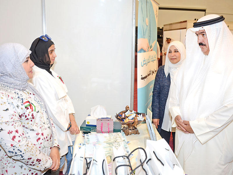 المضف والنجادة خلال الجولة في المعرض