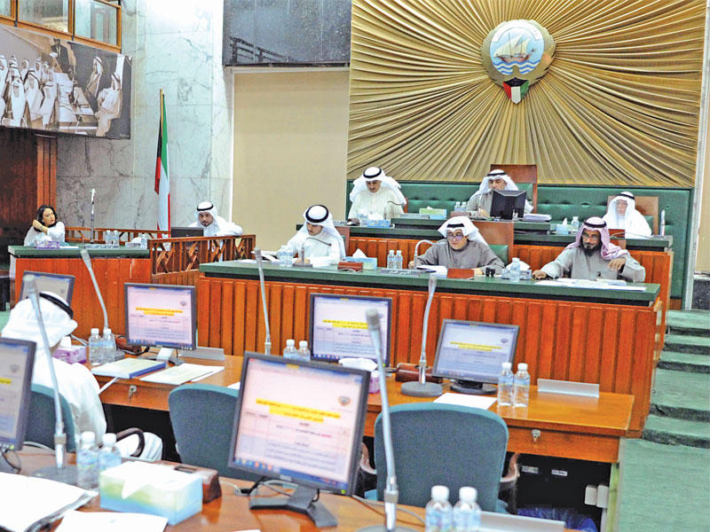 جانب من جلسة المجلس البلدي أمس