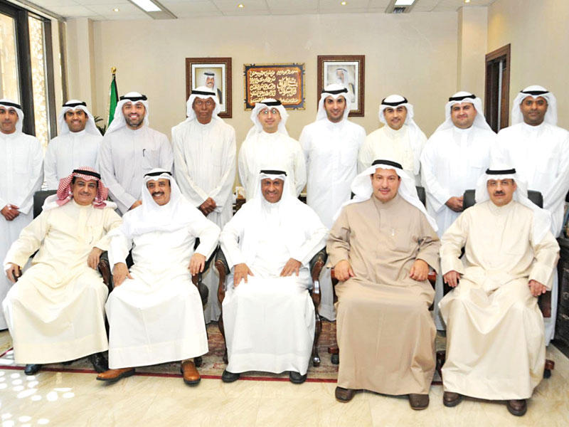 العسعوسي متوسطاً المكرمين والمحامين العامين