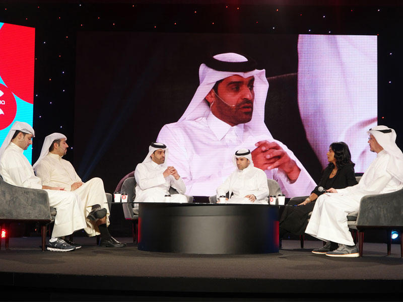 آل ثاني متحدثاً خلال الجلسة الحوارية