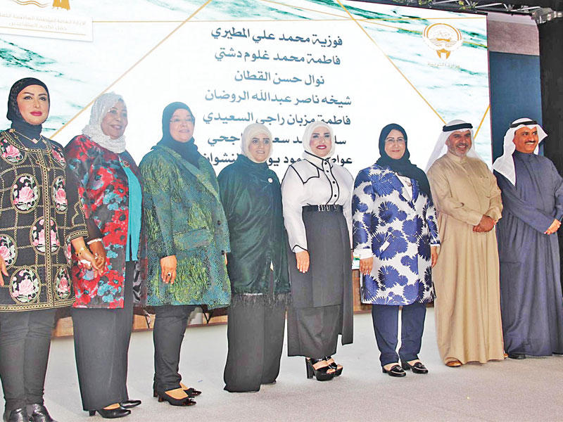 الحربي والغيص والخالدي أثناء تكريم متقاعدي العاصمة