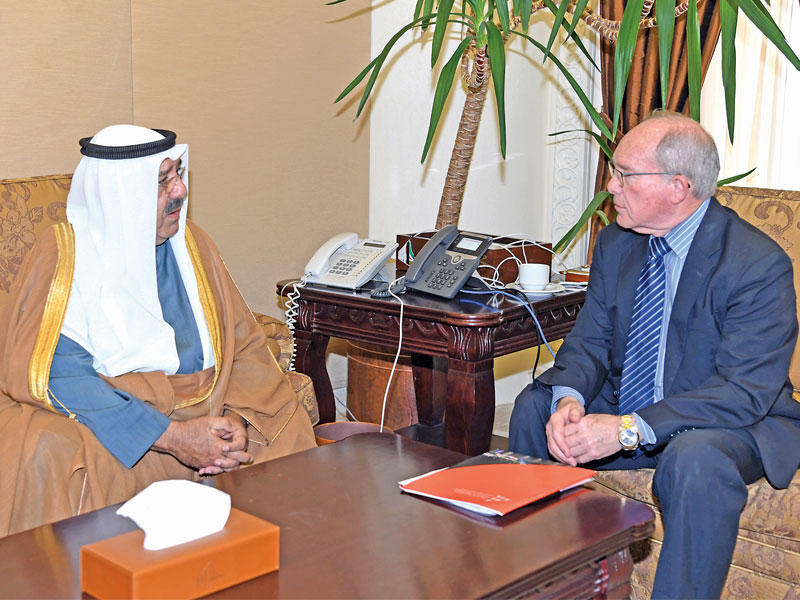 ناصر الصباح مستقبلاً إدوارد غنيم أمس