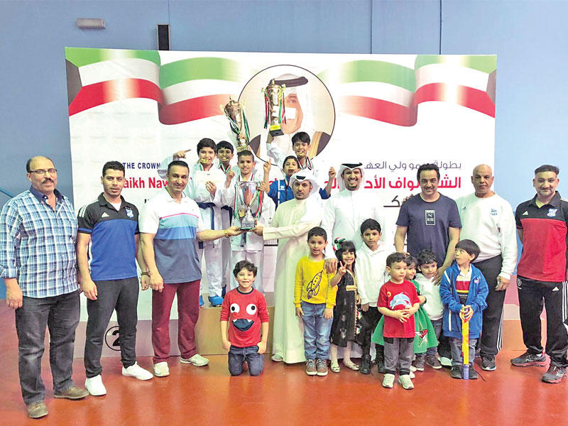 أشبال التضامن يحملون كأس البطولةn