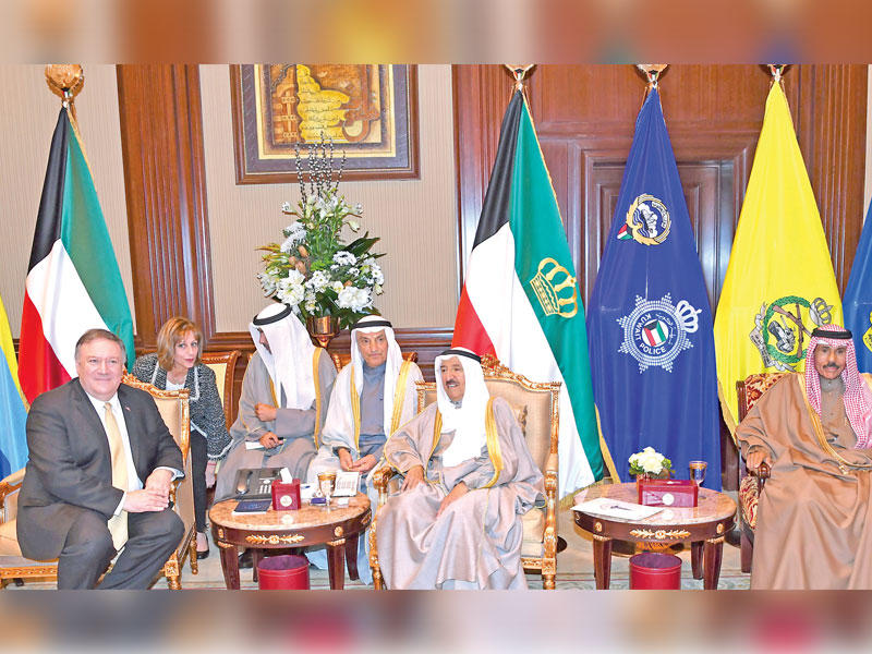 الأمير مستقبلا بومبيو بحضور ولي العهد