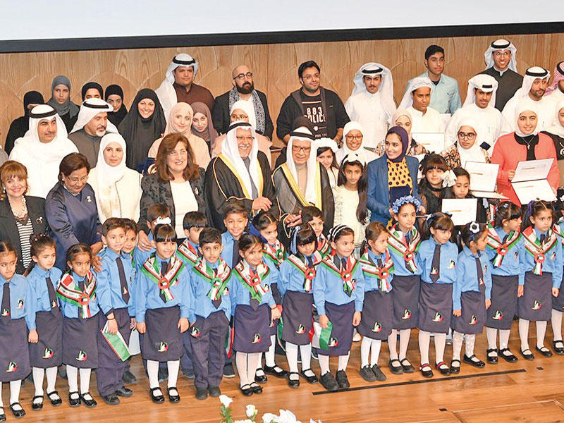 ممثل الأمير والمعجل خلال الحفل الختامي لتكريم الفائزين بجائزة الحجرف