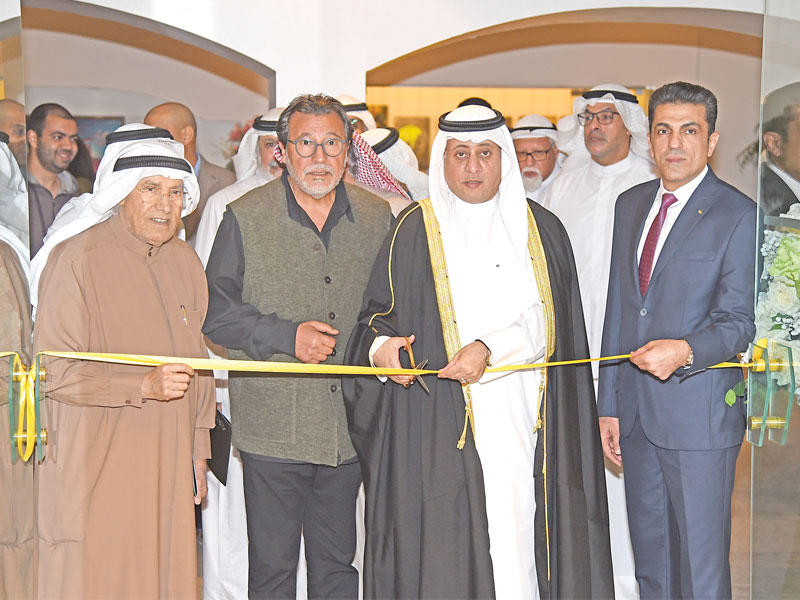 الدويش و جاريد خلال افتتاح المعرض 