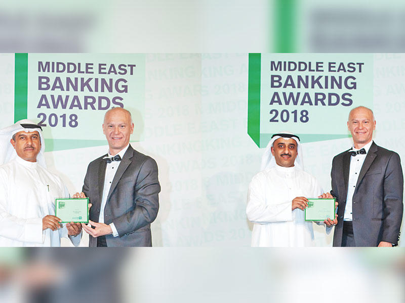 عبدالوهاب الرشود وأحمد السميط يتسلمان الجائزتين من «إيما فاينانس»