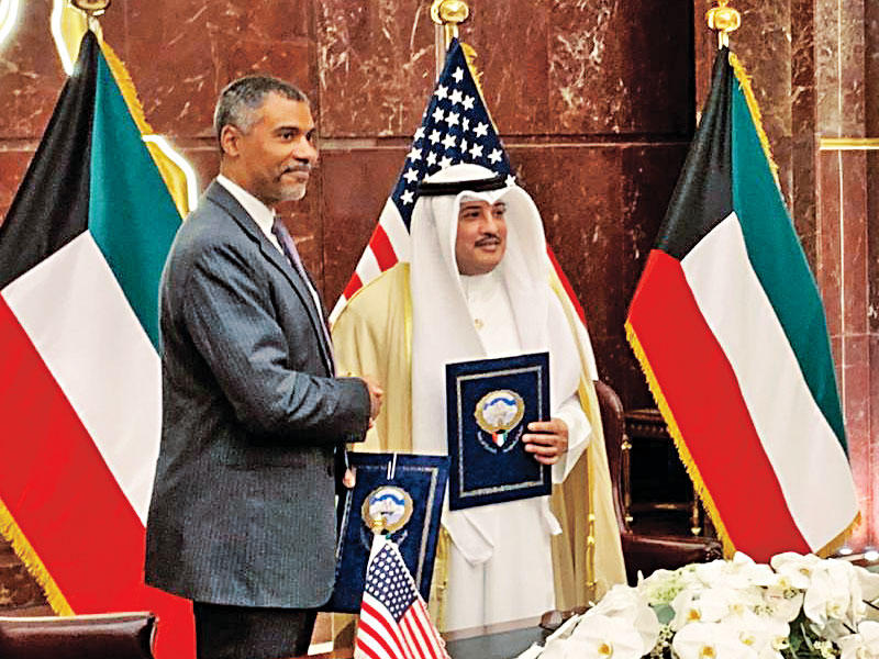 الجلاوي خلال تبادل وثيقة الاتفاقية