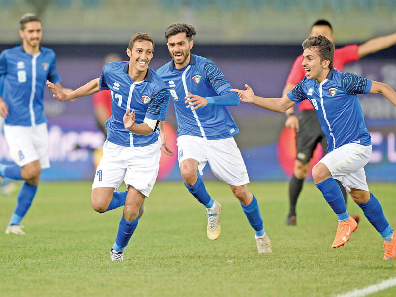 فرحة لاعبي الأولمبي في مباراة سابقةn