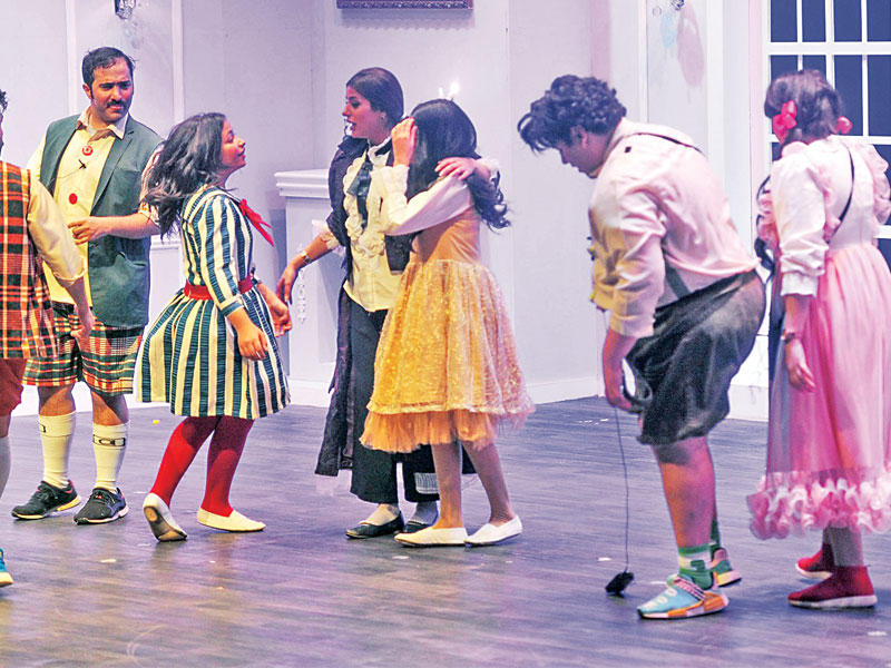 من العرض المسرحي «ناني»