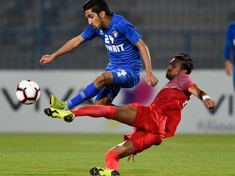 جانب من اللقاء الاول بين الازرق ونيبالn