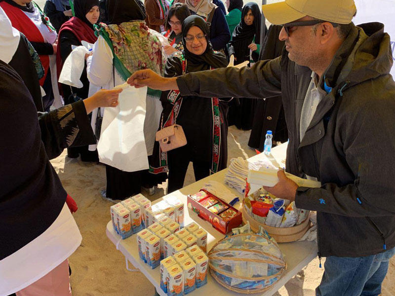 جانب من المشاركات في حملة النظافة