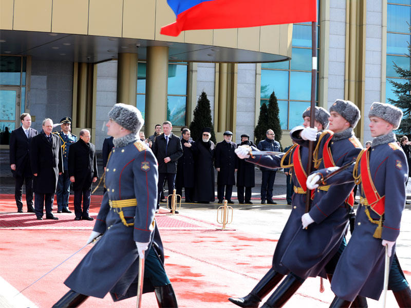 حرس الشرف الروسي في استقبال عون امس (دالاتي ونهرا)