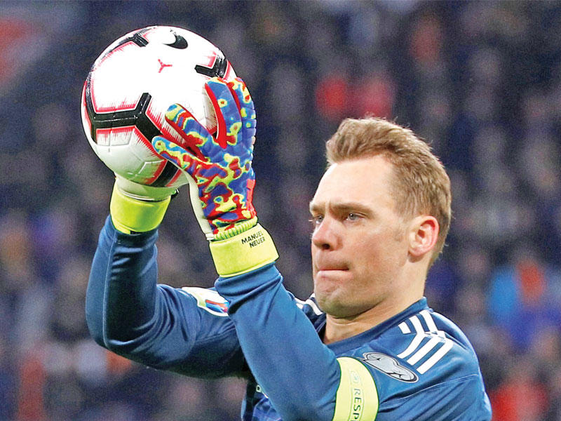 مانويل نوير حارس مرمى المنتخب الألماني لكرة القدم