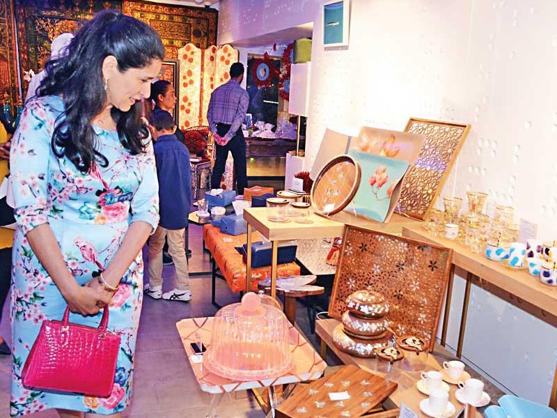 انتصار الصباح خلال جولة في معرض  «كرييشن»