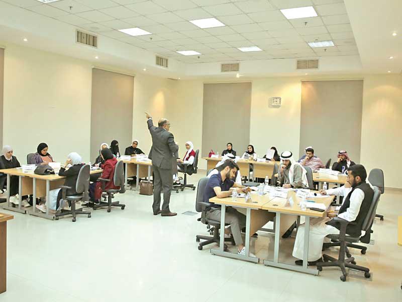 جانب من الدورة والمشاركين فيها