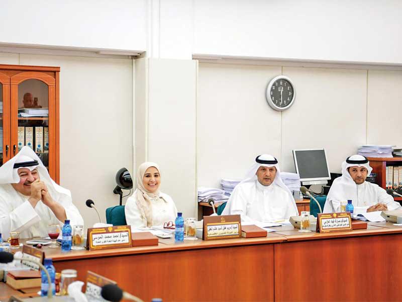 العقيل في اجتماع اللجنة الصحية أمس