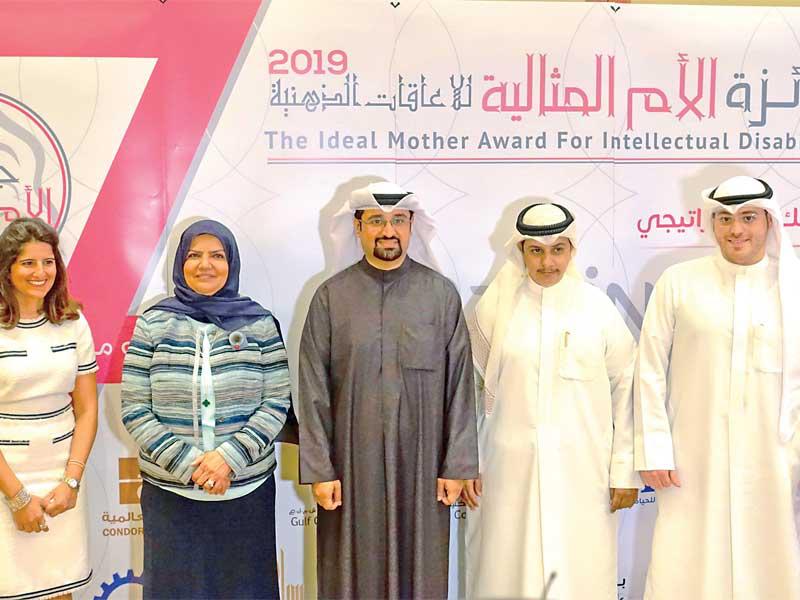 المطر يتوسط السالم والقبان خلال المؤتمر الصحافي