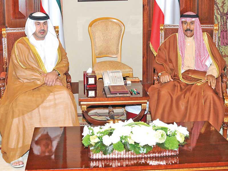 ولي العهد مستقبلاً سفير الإمارات أمس