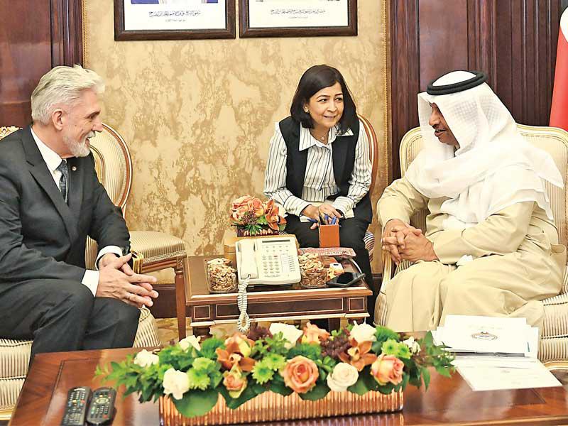 المبارك مستقبلاً سفير أوكرانيا أمس