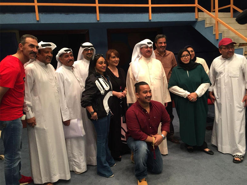 المبارك يتوسط نجوم مسلسل « الوالي وبنت الشاوي»n