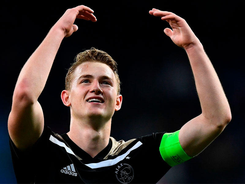 المدافع الهولندي الشاب ماتيس دي ليخت