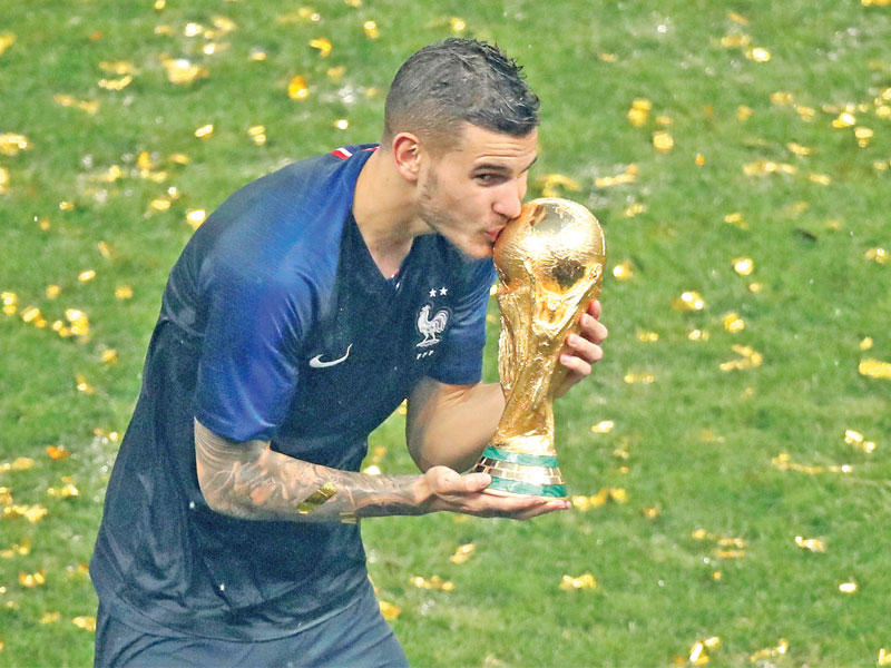 المدافع الفرنسي لوكاس هرنانديز